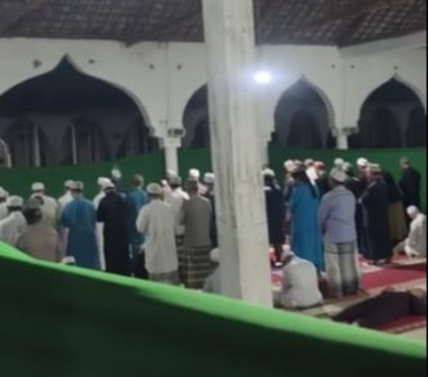 Bukan Arab, di Masjid Indonesia ada Tarawih dengan Durasi Terlama, Lafalkan 30 Juz Alquran