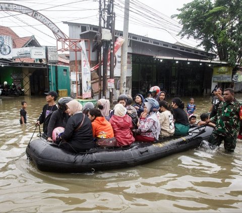 FOTO: Kondisi Banjir Menerjang Jawa Tengah Meluas Lumpuhkan Lalu Lintas Demak-Semarang hingga Jawa Timur