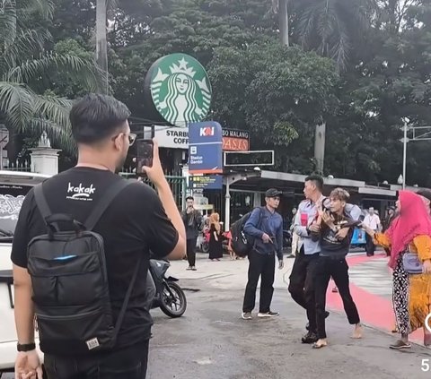 Motor Jatuh saat Mau Kabur, Dua Jambret HP Jadi Bulan-Bulan Warga di Monas