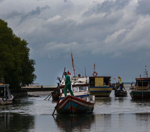 FOTO: Bibit Badai Siklon Tropis 91S yang Terpantau BMKG di Samudra Hindia Bikin Para Nelayan Banten Takut Melaut