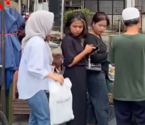 Non Muslim Bisa Jawab Pertanyaan Agama Islam, Warganet 'Nggak Sekalian Log In?'