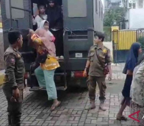 Fenomena Pengemis dan Anak Jalanan Makin Marak di Bekasi