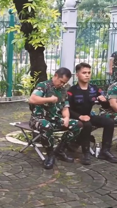 Canda Kasad Jenderal TNI Maruli ke Anggota Brimob Bikin Kasal Ali Ngakak<br>