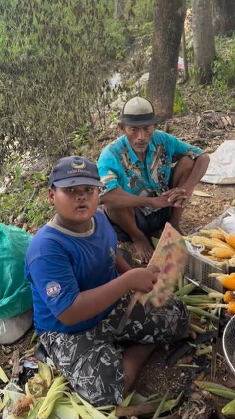 Bocil Penjual Jagung Bakar Bercita-cita jadi Kiai & Bangun Musala, Akun Partai NasDem Malah Ramai Ditandai