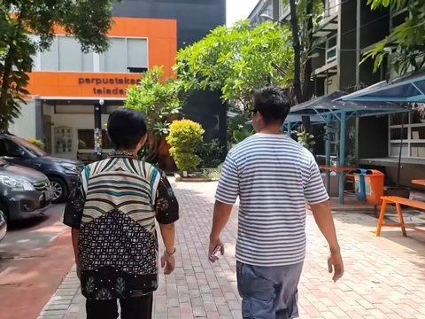 Baim Wong Bernostalgia ke Sekolah, Dipeluk Ibu-ibu Kantin 'Sudah Menjadi Orang Sukses'