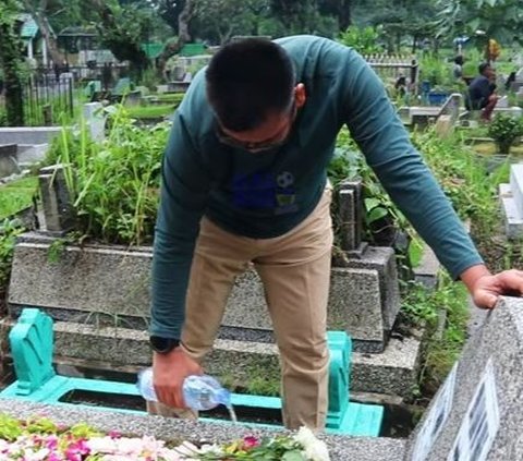 Sambil Dampingi Sang Istri Ziarah ke Orangtua, Mayjen Kunto Arief Menunjukkan Tanah Kuburan yang Sudah Dipesan Buat Nanti