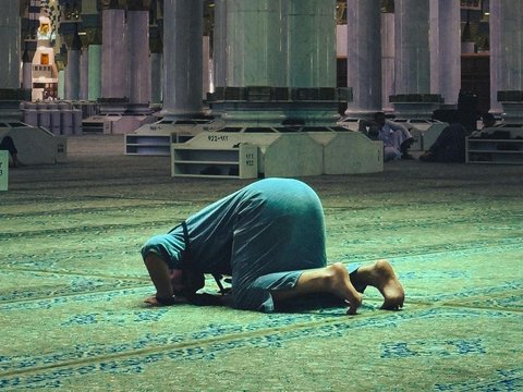 7 Virtues of Night Prayer during Lailatul Qadar, Worship Value Better than a Thousand Months