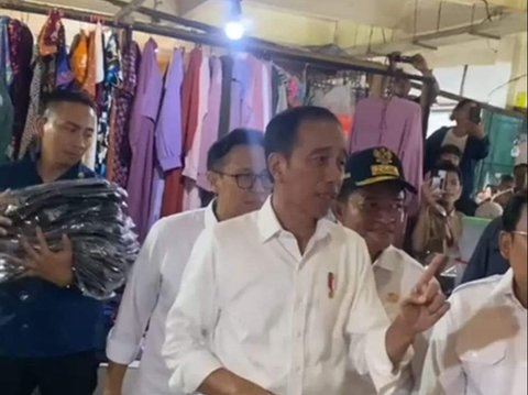 Viral Mother 'Brushed Aside' While Unfolding a Banner Rejecting Palm Oil Factory in Front of Jokowi, President's Reaction Becomes the Highlight