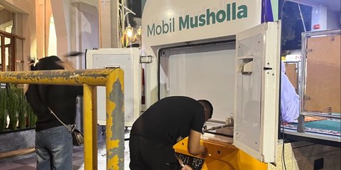 Bagikan Pengalaman Beribadah di Mobil Musholla, Unggahan Warganet Ini Curi Perhatian