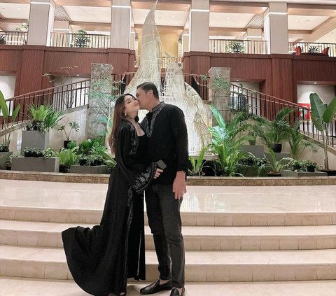 8 Potret Nurah Syahfirah dan Teuku Rafly di Momen Anniversary ke-11, Makin Romantis!