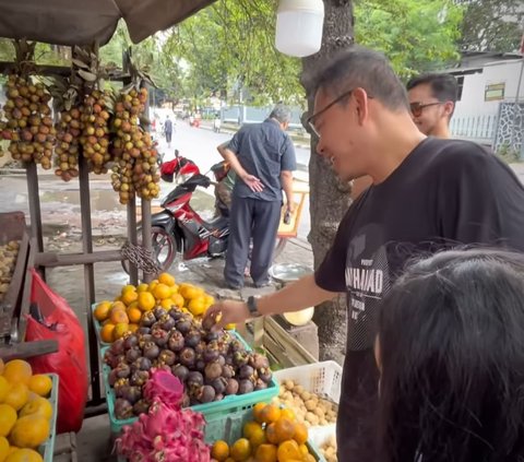 Tampil Sederhana, ini Potret Anang Hermansyah Belanja ke Pasar untuk Persiapan Buka Puasa Bersama Arsy dan Arsya