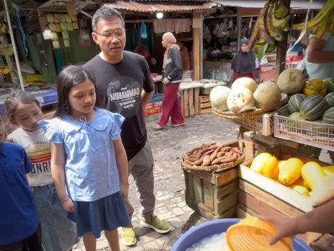 Tampil Sederhana, ini Potret Anang Hermansyah Belanja ke Pasar untuk Persiapan Buka Puasa Bersama Arsy dan Arsya