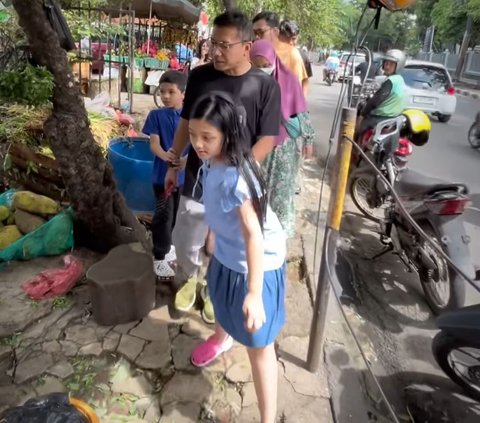 Tampil Sederhana, ini Potret Anang Hermansyah Belanja ke Pasar untuk Persiapan Buka Puasa Bersama Arsy dan Arsya