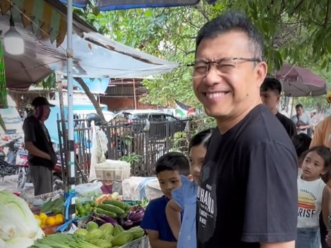 Tampil Sederhana, ini Potret Anang Hermansyah Belanja ke Pasar untuk Persiapan Buka Puasa Bersama Arsy dan Arsya