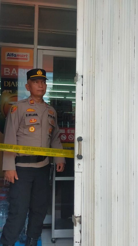 Pegawai Minimarket Ditodong Sajam dan Senpi, Uang Rp67 Juta Dibawa Kabur