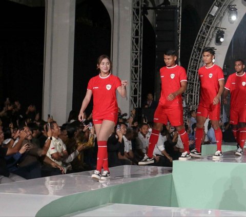FOTO: Terinspirasi dari Jersey Timnas Indonesia Tahun 1982, Ini Penampakan Baju Zirah Skuat Garuda Terbaru