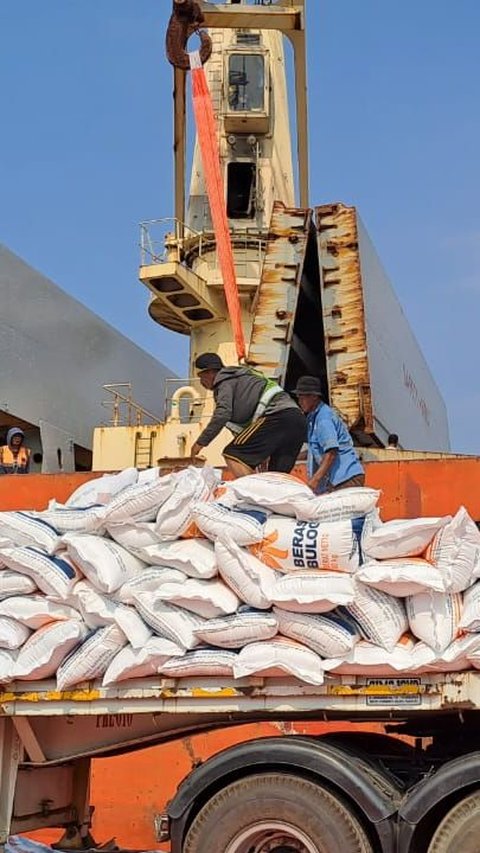 Jelang Lebaran, Pemerintah Impor 22.500 Ton Beras dari Kamboja