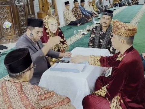 Momen Pernikahan Pria Indonesia dengan Wanita Jepang Pakai Adat Minang 'Aku Enggak Grogi Hanya Tersenyum'