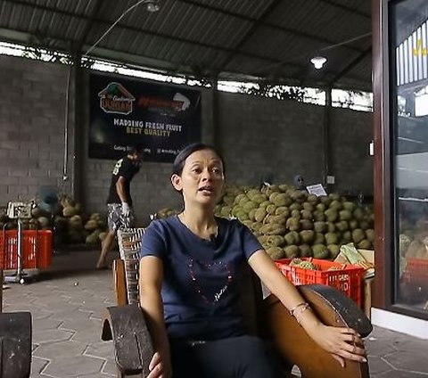 Orang Desa Ingin Maju, Wanita Lulusan SMP ini Sukses Buka Usaha Durian & Salak Tiap Minggu Kirim 80 Ton ke Luar Negeri