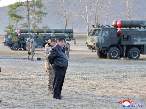 FOTO: Kunjungan Menlu Amerika Serikat ke Korea Selatan Bikin Kim Jong-un Gerah, Beberapa Rudal Balistik Ditembakan dari Korea Utara