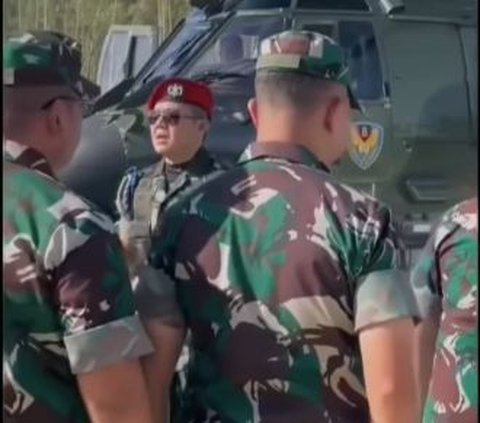 Pesona Menyala Mayor TNI Teddy saat Dampingi Prabowo di IKN, Gagah Berbaret Merah