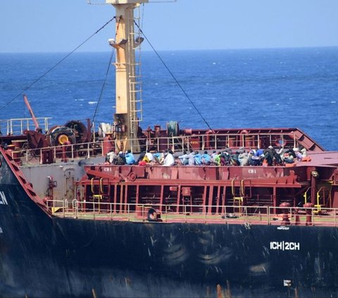 FOTO: Momen Menegangkan saat Pasukan Komando India Bebaskan Kapal MV Ruen dari Perompak Somalia