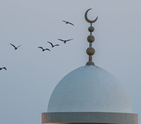 Kisah Yahudi Masuk Islam Usai Tagih Utang & Cekik Nabi Muhammad SAW, Sikap Kasarnya Sempat Bikin Umar Siapkan Pedang