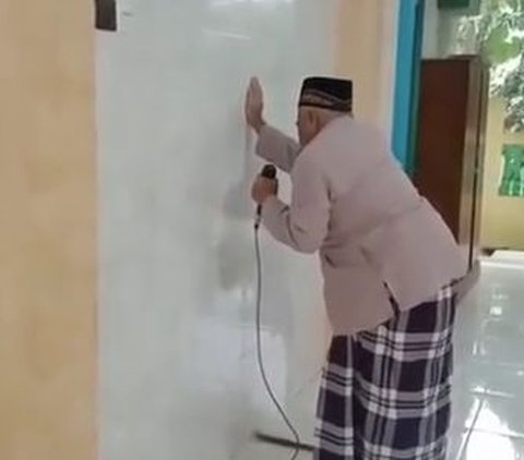 Tak Bisa Melihat, Niat Pria ini Jadi Muazin Luar Biasa, Suaranya saat Azan Amat Merdu