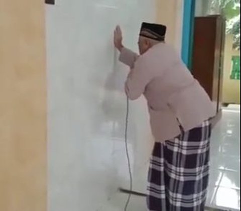 Tak Bisa Melihat, Niat Pria ini Jadi Muazin Luar Biasa, Suaranya saat Azan Amat Merdu