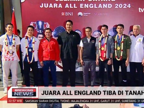 Viral Menpora Dito Photo with Indonesian Badminton Players After All England 2024, His Position Stirs Netizens