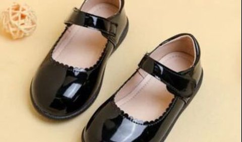 <b>Sepatu Velcro</b>