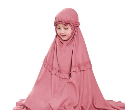 How to Choose Children's Mukena, Make Sure the Little One is Comfortable Wearing It