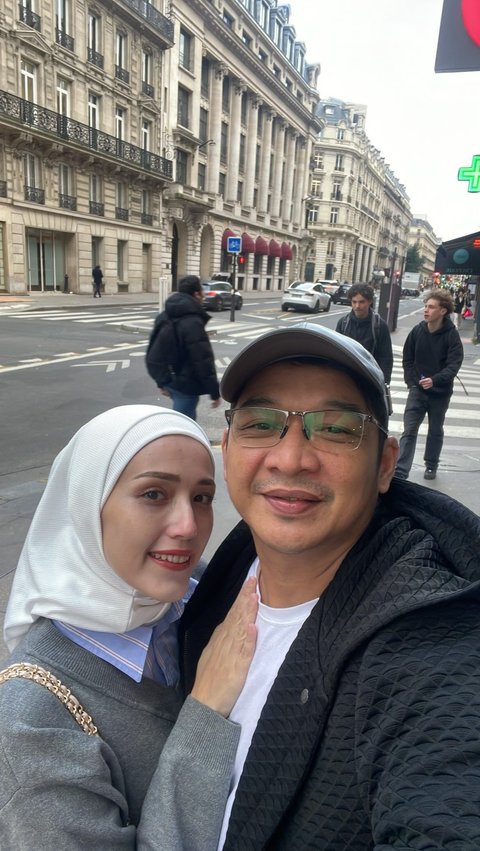 Bak Pengantin Baru, ini Potret Romantis Pasha Ungu dan Adelia Wilhelmina Liburan di Paris