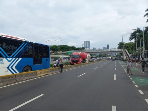 Masih Ada Demo Depan DPR, Jalan Gatot Subroto ke Slipi Dialihkan!
