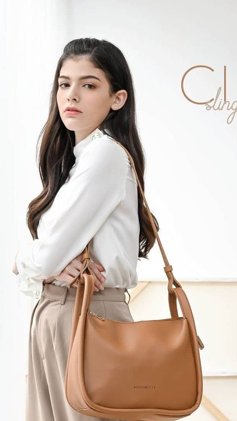 3. Untuk Tampil Formal dan Elegan Pilih Ciel Sling Bag