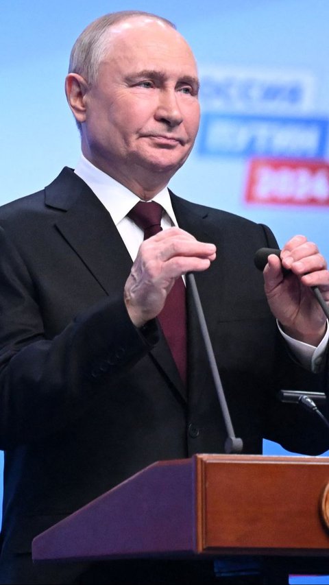 Kali ini Putin memenangkan Pilpres Rusia dengan keunggulan cukup telak. Dia berhasil meraih lebih dari 87 persen suara pemilih.