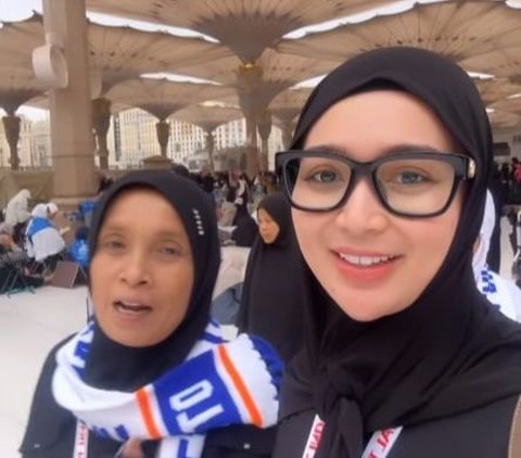 8 Portraits of Wika Salim Performing Umrah with Family in the Month of Ramadan that Will Amaze You