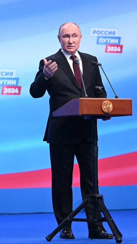Putin kemudian memenangkan Pilpres untuk pertama kalinya dan dilantik menjadi Presiden Rusia pada 7 Mei 2000.