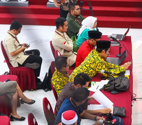 FOTO: Mengintip Sibuknya KPU Rampungkan Rekapitulasi Suara Pemilu 2024 untuk 4 Provinsi Terakhir