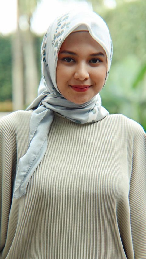 Tutorial Hijab untuk Pergi ke Pengajian Ala Indah Permatasari, Mudah dan Simpel