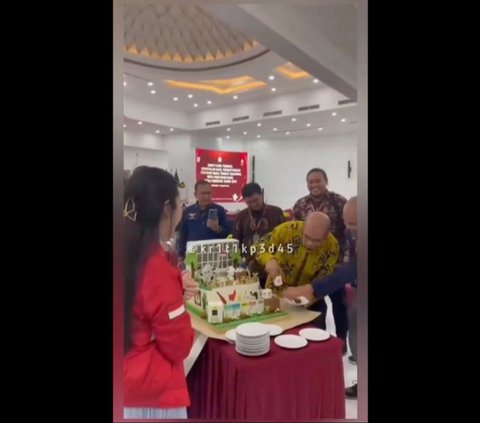 Viral Ulang Tahunnya Dirayakan Bareng Caleg PSI, Ketua KPU: Kue dari Saya Sendiri