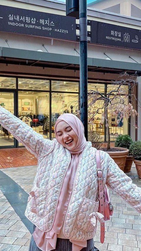 Cute Outfit and Vintage for Hijabers Who Want to Vacation in Winter Season in Korea