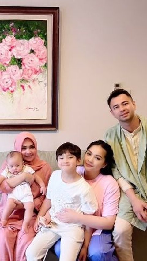 Memiliki dua anak laki-laki <br>