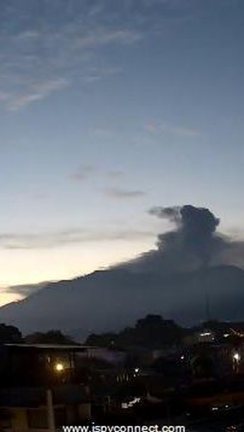 Gunung Marapi Erupsi Lagi, Semburkan Abu Setinggi<br>350 Meter