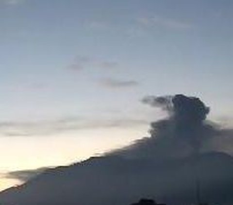 Gunung Marapi Erupsi Lagi, Semburkan Abu Setinggi 350 Meter