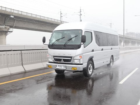 Attracting the Tourism Sector, Here are the Advantages of Fuso Canter Bus