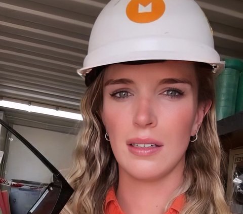 Former Miss Universe Now Chooses to Be a Truck Driver
