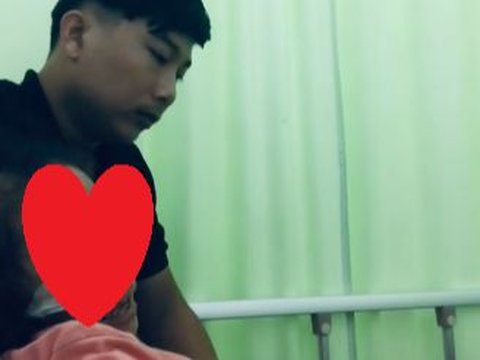 Kisah Perjuangan Anak Merawat Ibunya hingga Meninggal Dunia Ini Viral, Tuai Simpati Warganet