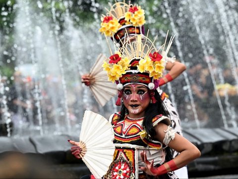 FOTO: Semarak Parade Tarian Ogoh-Ogoh Menjelang Hari Raya Nyepi di Bali