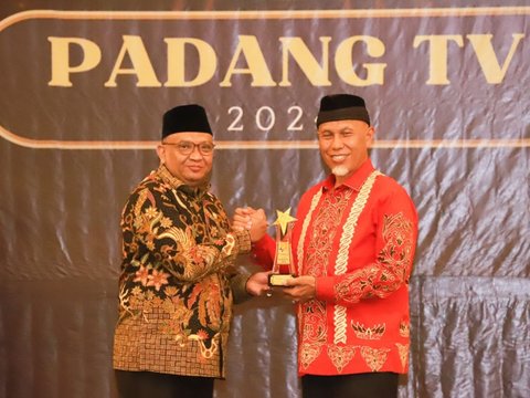 Deputy Minister Afriansyah Receives National Minang Figure Award for Caring about Human Resources